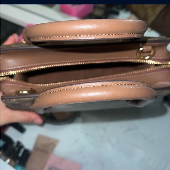 Coach - Picture 4 of 5